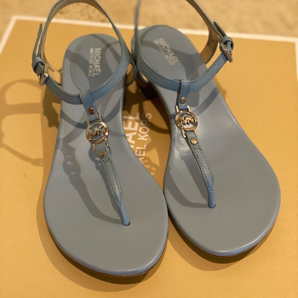 Shoes - Picture 2 of 7